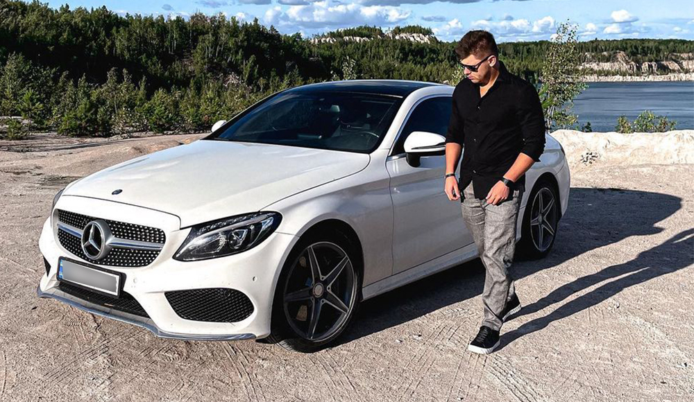 Михаил Хомич фото с автомобилем